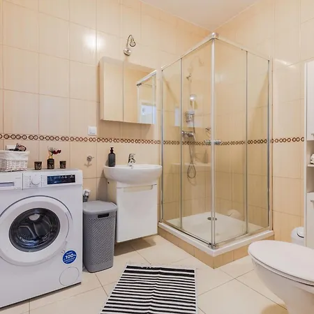 Kiedacza, Darmowy Parking Apartman